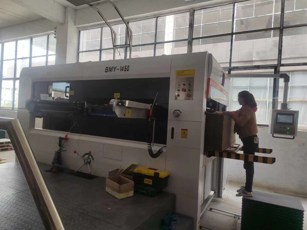 automatic flatbed die cutting machine