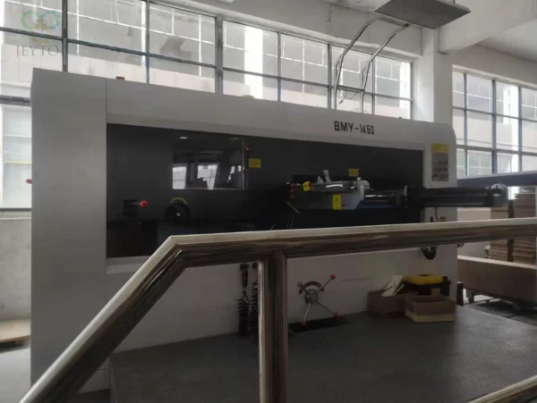 Semi-automatic creasing and die cutting machine - Image 4