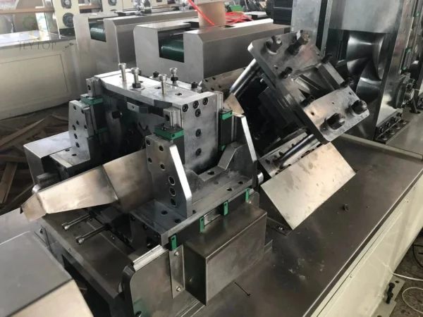 Corner Board Machine