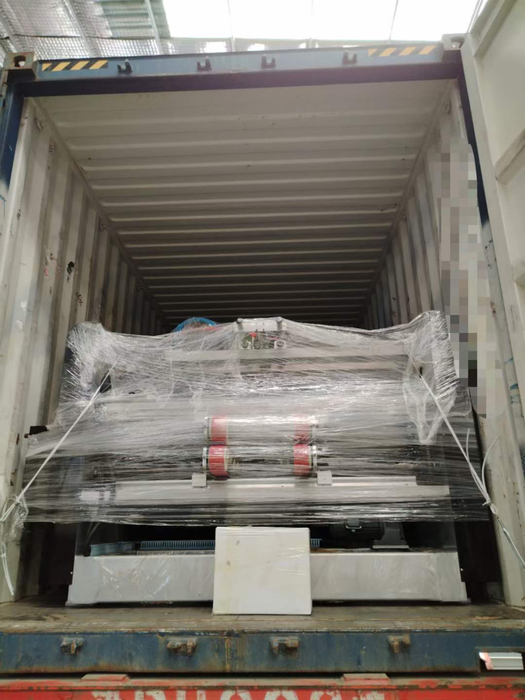 全自动粘钉一体机出口发货 1