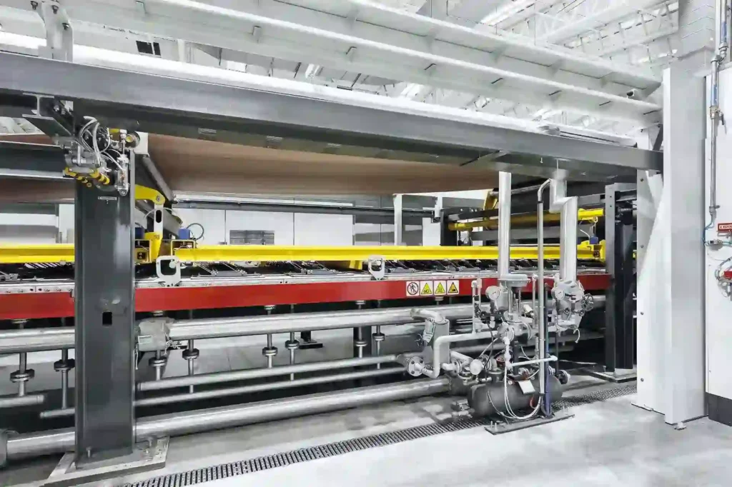 Jeytop瓦楞纸板生产线的核心工段。对热压、施胶和传动同步的精准控制,是消除纸板‘内伤’的第一道关卡 jeytop-corrugated-board-production-line-for-precise-manufacturing-control